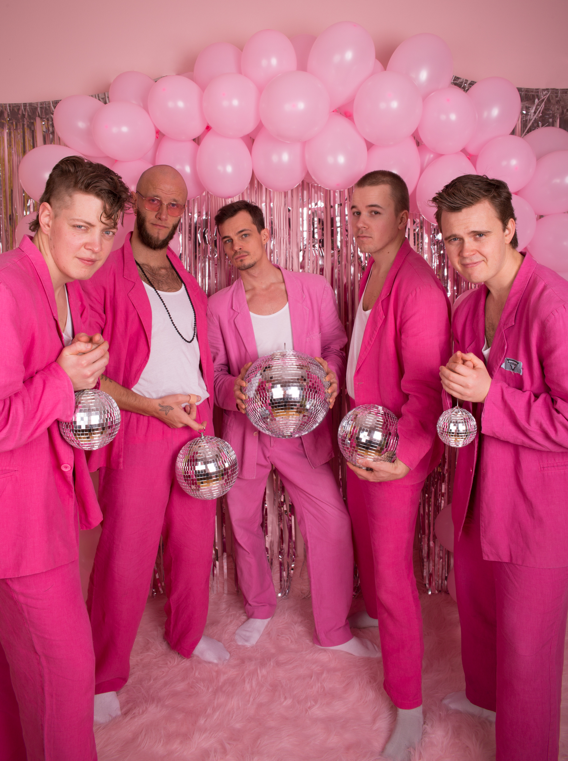 Svarte Svaner med discokuler